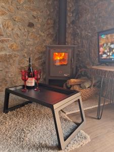 a coffee table with wine glasses and a stove at Quinta da Regada in Arcos