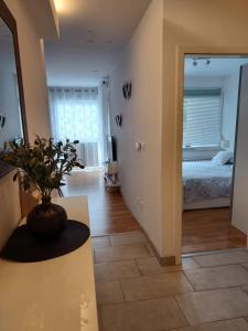 Postel nebo postele na pokoji v ubytování Apartment West