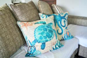 Gallery image of Breeze & Bliss Beach House 300m Walk to the Beach! in Pennington