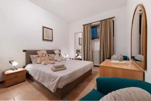 A bed or beds in a room at Liivv House Apartment - Lake Como