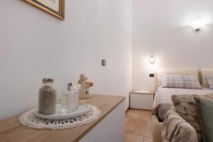 A bed or beds in a room at Liivv House Apartment - Lake Como