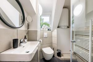 a bathroom with a white sink and a mirror at Sali Homes - Schwäbisch Hall - Altstadt GG 95 in Schwäbisch Hall +45 photos