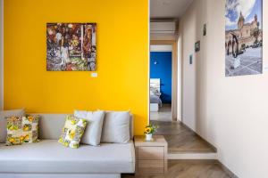 A seating area at ARTrinacria Apartments - Qubba
