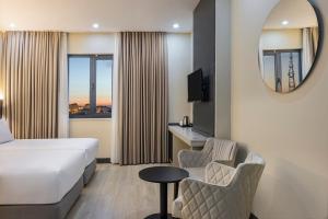 Ένα ή περισσότερα κρεβάτια σε δωμάτιο στο Garner Hotel Istanbul - Airport Arnavutkoy by IHG +54 φωτογραφίες
