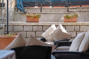 A seating area at Liivv House Apartment - Lake Como