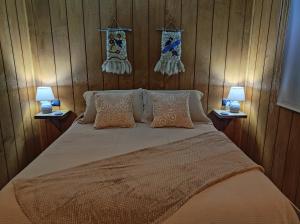 En eller flere senge i et værelse på Tinyhouse El hualle