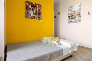 A bed or beds in a room at ARTrinacria Apartments - Qubba