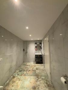 Ένα μπάνιο στο Modernes Apartment mit Parkplatz +8 φωτογραφίες