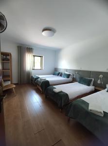 Cama ou camas em um quarto em Old Village Hostel