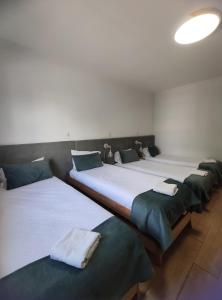 Cama ou camas em um quarto em Old Village Hostel
