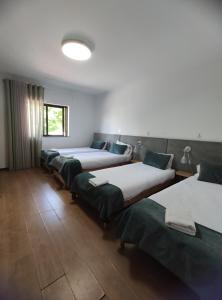 Cama ou camas em um quarto em Old Village Hostel