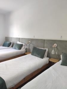 Cama ou camas em um quarto em Old Village Hostel