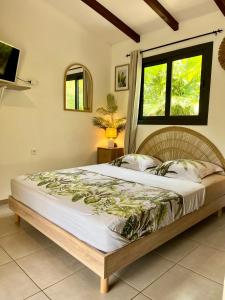 Postel nebo postele na pokoji v ubytování Cocon des jardins - Bungalow & SPA