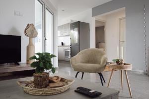 a living room with a chair and a table at Palm Crest in Willemstad