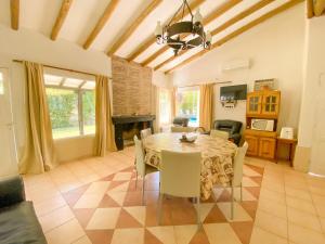 a dining room with a table and chairs at El Solar Casas de Campo 2 in Valle Grande