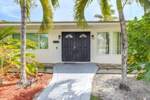 Κήπος έξω από το Outdoor Oasis with Games Sleek Hollywood Home!