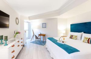 Rúm í herbergi á MVR Suite with Access to Miami-s Best Rooftop