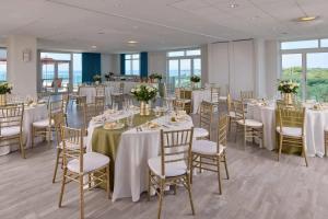 Veitingastaður eða matsölustaður á MVR Suite with Access to Miami-s Best Rooftop
