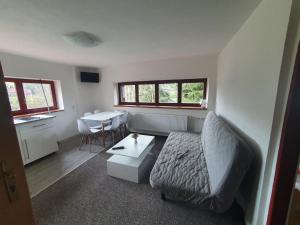 Letto o letti in una camera di Hacienda ČERT Kořenov