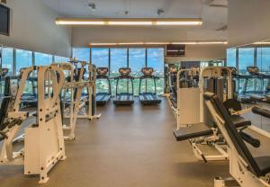 Fitness centrum a/nebo fitness zařízení v ubytování MVR Suite Where Practical Meets Picture-Perfect