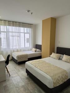 Postel nebo postele na pokoji v ubytování Hotel Rosales Suite + 4 fotografie