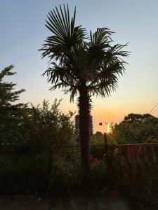 Alba o tramonto visti dall'interno dell'affittacamere o dai dintorni