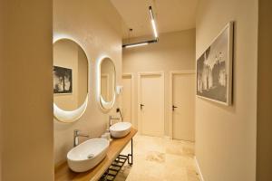Koupelna v ubytování 2115 Boutique Hostel + 28 fotografií