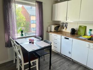 Kuchyň nebo kuchyňský kout v ubytování Single-bed rooms in Central located apartment in Trondheim