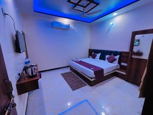 Shri Sarju Palace客房内的一张或多张床位