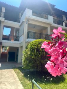 Το κτήριο όπου στεγάζεται  το διαμέρισμα