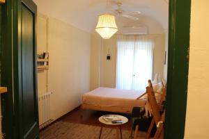 Łóżko lub łóżka w pokoju w obiekcie Les Magranes Bed & Breakfast