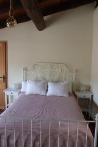 Łóżko lub łóżka w pokoju w obiekcie Les Magranes Bed & Breakfast