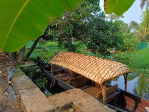 Paddy N Canal Homestay外面的花园