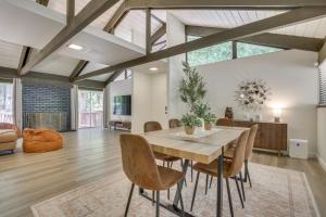 a dining room with a table and chairs at 3 Mi to Lake Arrowhead Cabin with Furnished Deck! in Twin Peaks