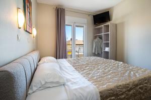 Postel nebo postele na pokoji v ubytování Aldebaran Hotel Apartments