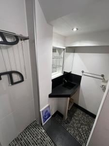 Ένα μπάνιο στο Le Rocher 2 pièces +7 φωτογραφίες