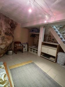 Ένα ή περισσότερα κρεβάτια σε δωμάτιο στο Le Rocher 2 pièces