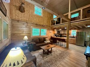 a living room and kitchen in a log cabin at Boulder Ridge Cabin in Eckerty