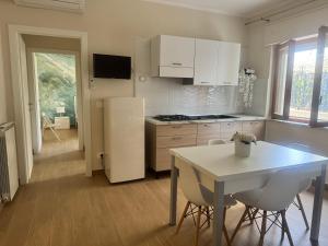Кухня или мини-кухня в Alesia House
