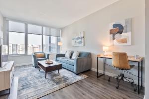 Posezení v ubytování Luxury Apt In Heart of Seaport