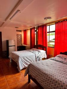 Postel nebo postele na pokoji v ubytování Sandy Toes Hostel