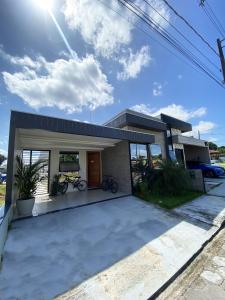 Tòa nhà nơi biệt thự tọa lạc