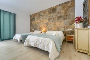 Postel nebo postele na pokoji v ubytování Hostal del Faro