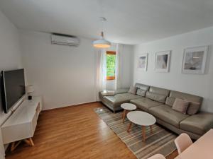 Μια τηλεόραση ή/και κέντρο ψυχαγωγίας στο Villa Prisca