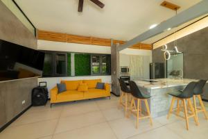 Posezení v ubytování Casa Tatala - 2bdr home with pool near Santa Teresa beach