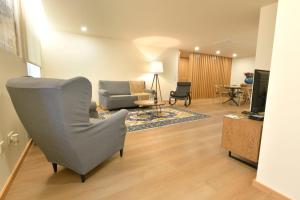 Μια τηλεόραση ή/και κέντρο ψυχαγωγίας στο BUTEKO HOUSE AL