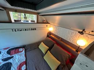 Postel nebo postele na pokoji v ubytování TERMINUSBUS + 37 fotografií