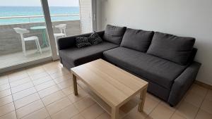 A seating area at Apartments Paradise Lloret