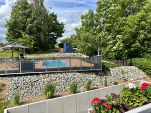 Ein Garten an der Unterkunft Ferienwohnungen Brenner einchecken und wohlfühlen