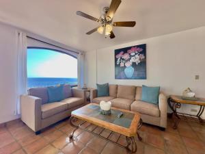 a living room with a couch and a table at Puerto Nuevo Surf Villa Margarita 2BR with pool in Raulis